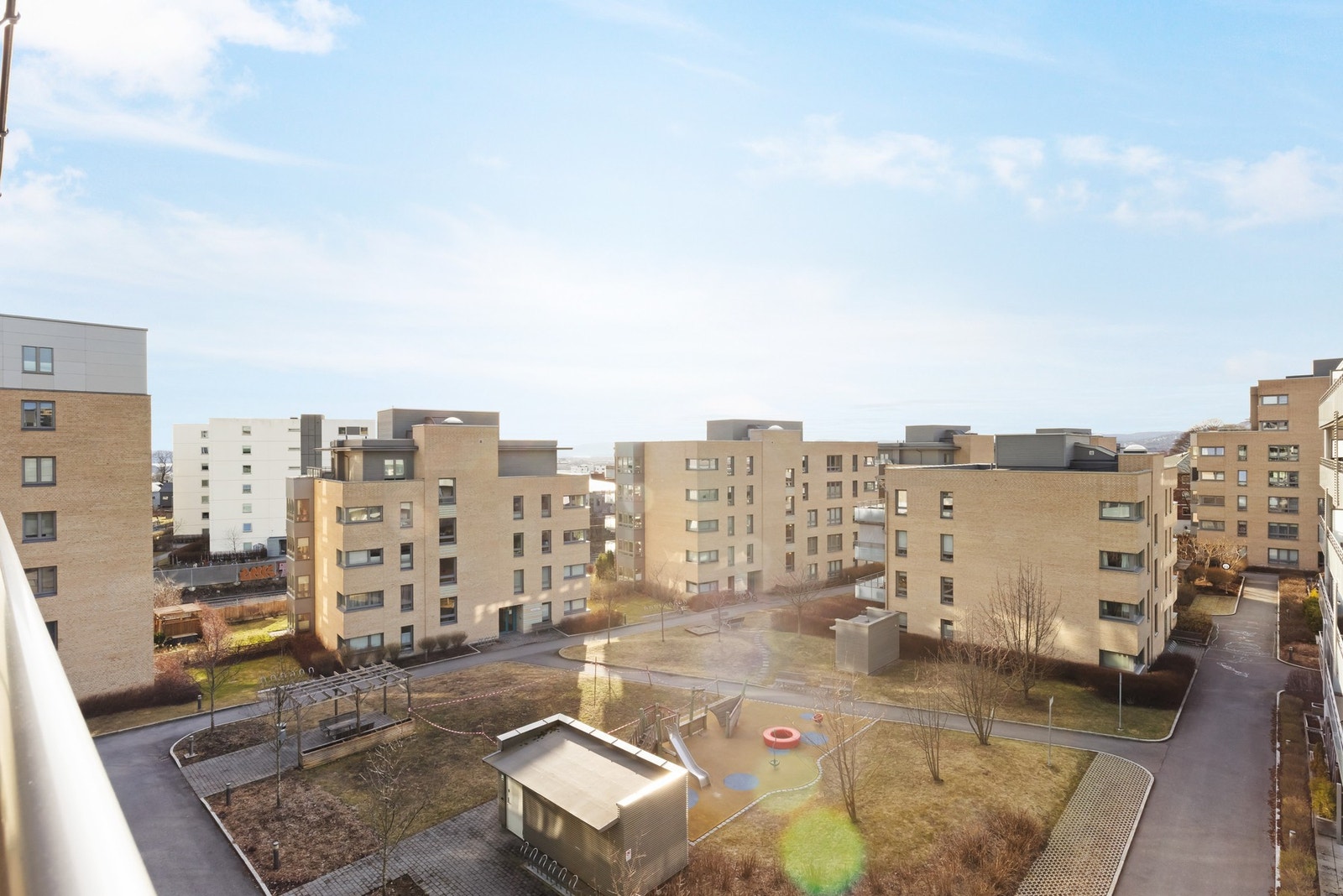 En solrik og flott 3-roms i 5. etasje med heisadkomst. Galleribilde