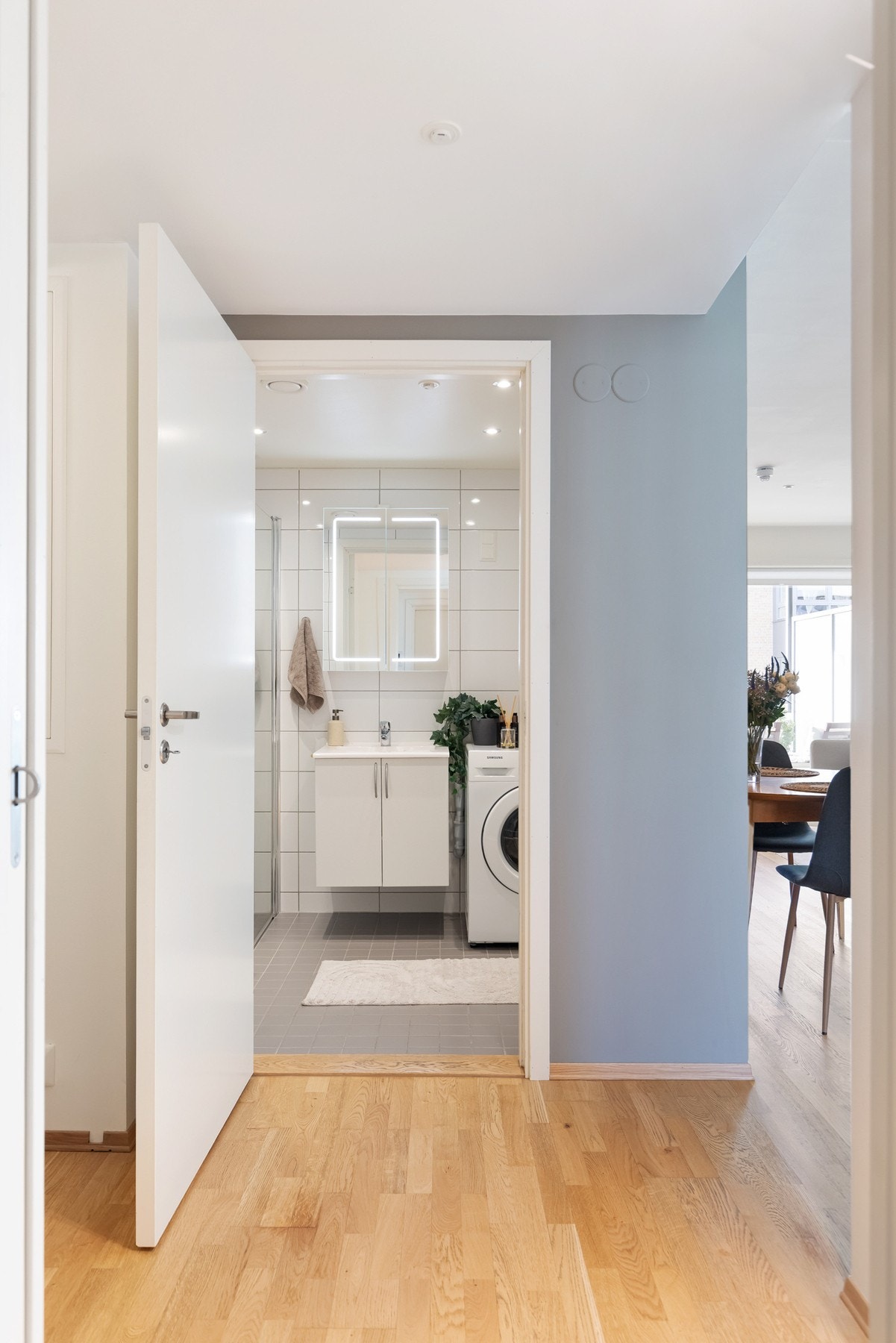 Boligens bad finner du ved entréen. Galleribilde