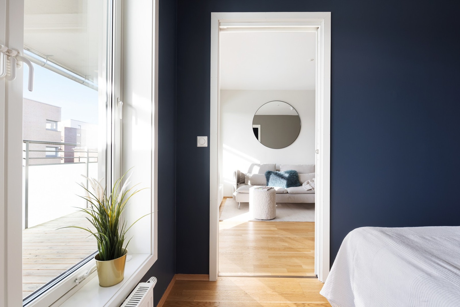 Boligen har i alt to gode soverom beliggende i hver sin ende av leiligheten. Galleribilde