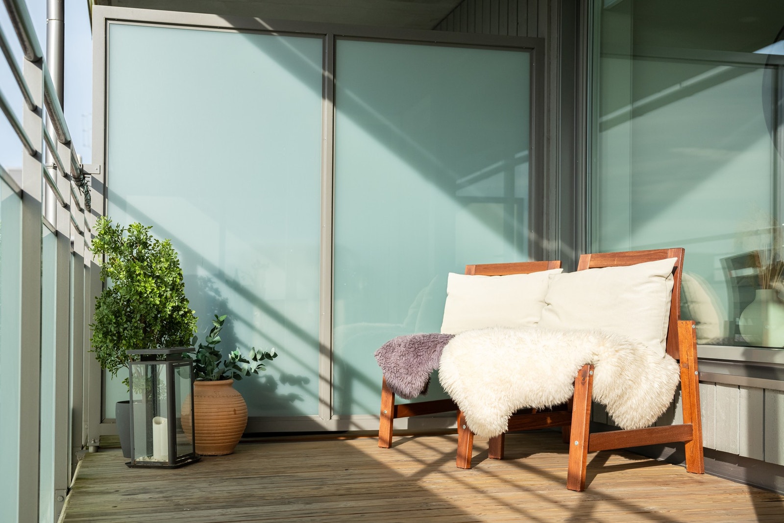 Her er det god plass til sittegruppe, beplantning og grill. Galleribilde