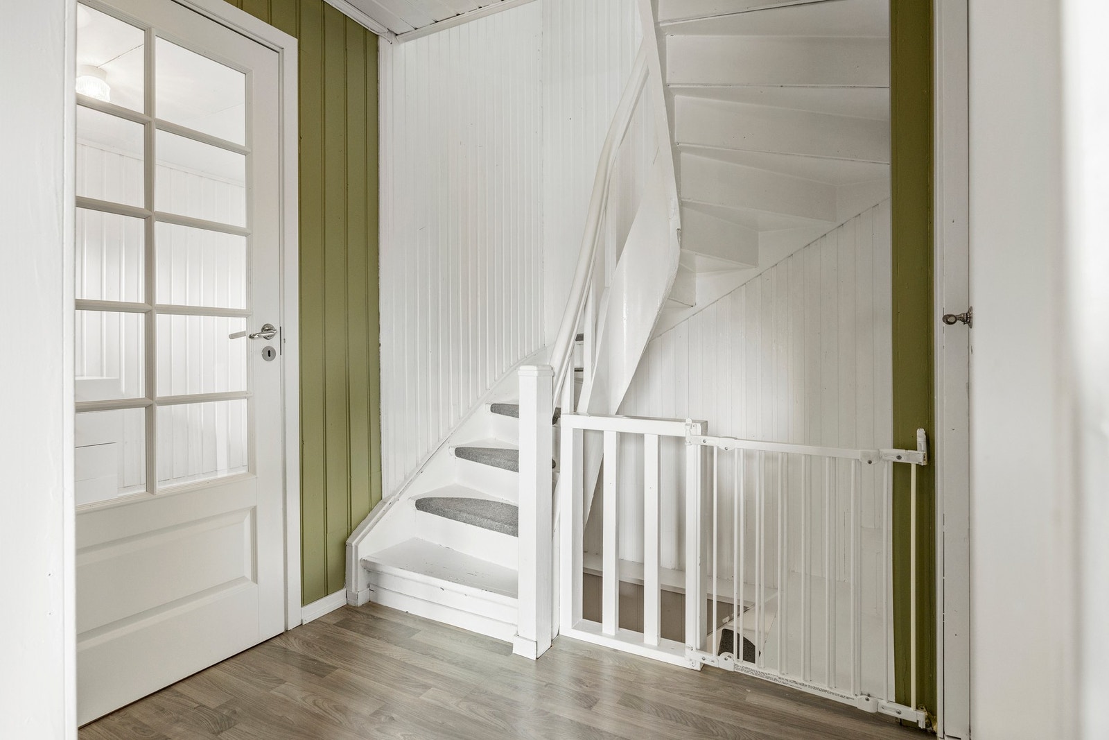 Trapp opp til 2. etg Galleribilde