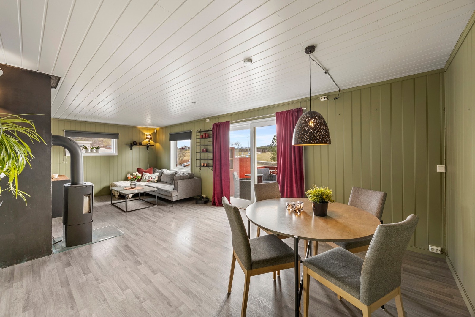 Stue og spisestue måler 27 kvm. Galleribilde