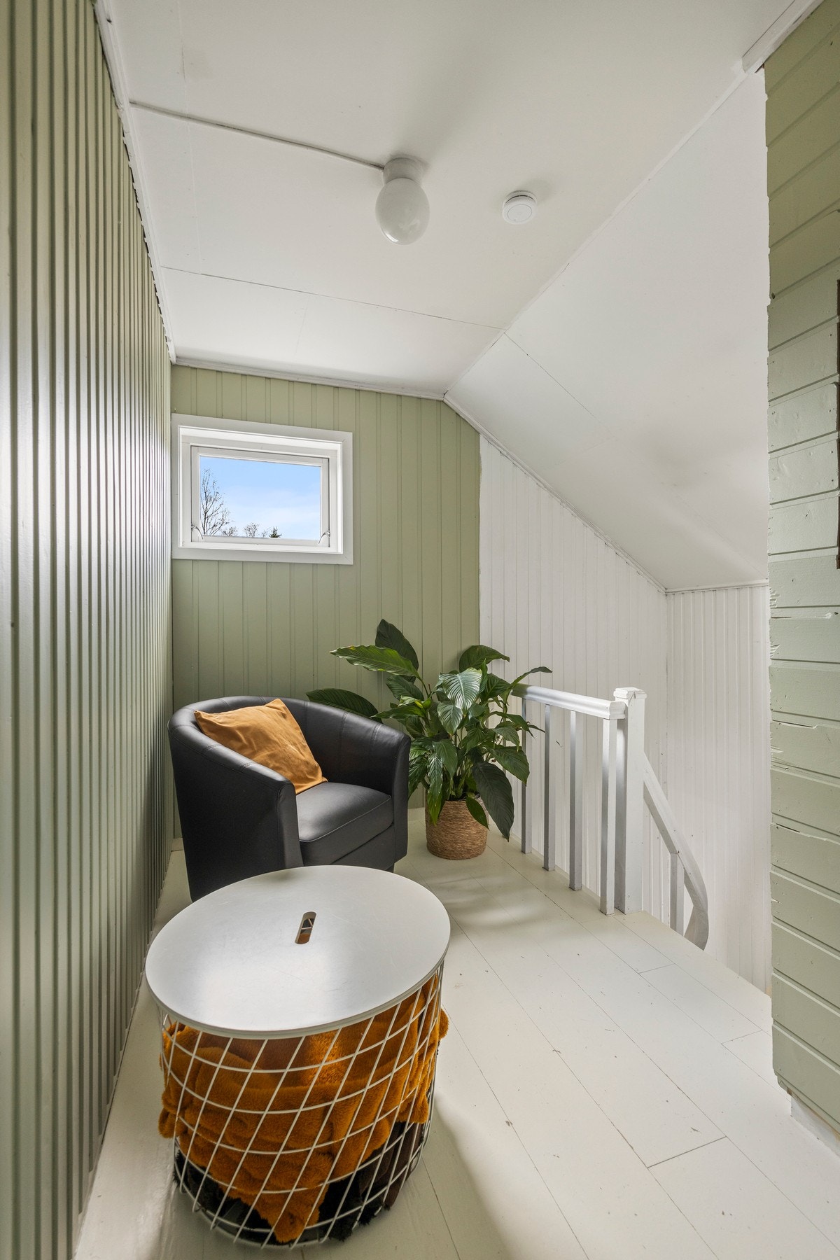 Etasjen er innredet med to kott og tre soverom Galleribilde