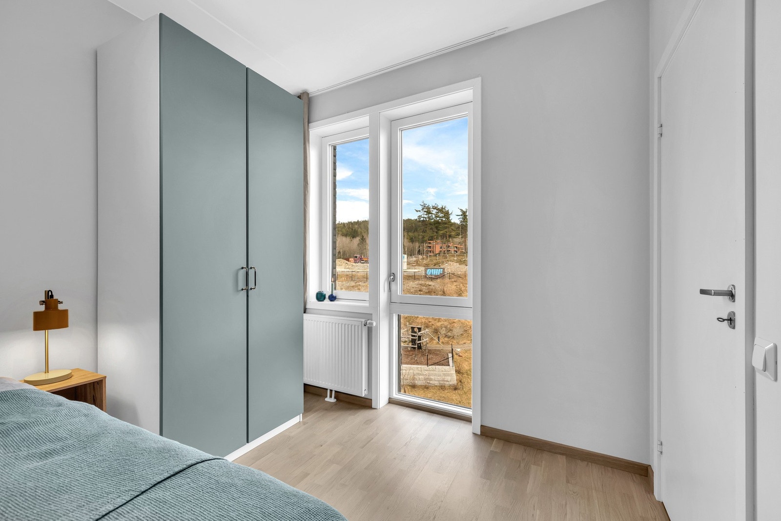 Begge soverommene ligger i tilknytning til stuen men i hver sin ende av leiligheten. Galleribilde