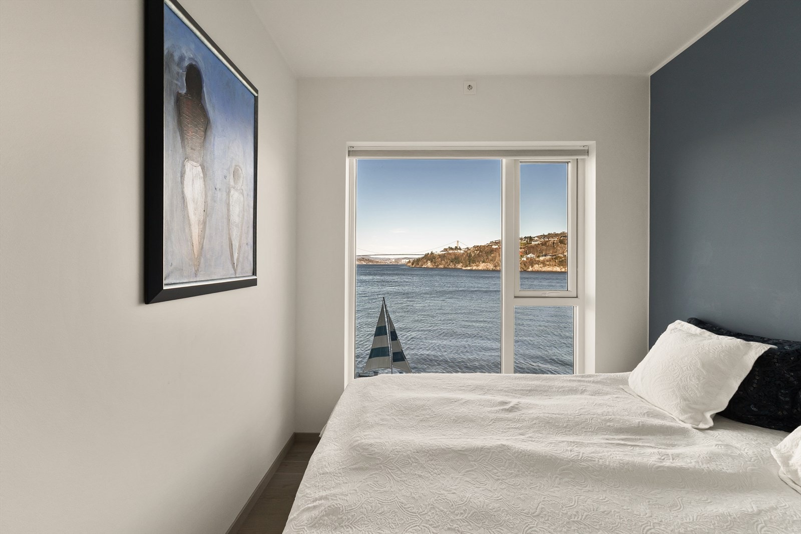 Det ene soverommet måler 6,5 m² og har en utsikt av de sjeldne. Galleribilde