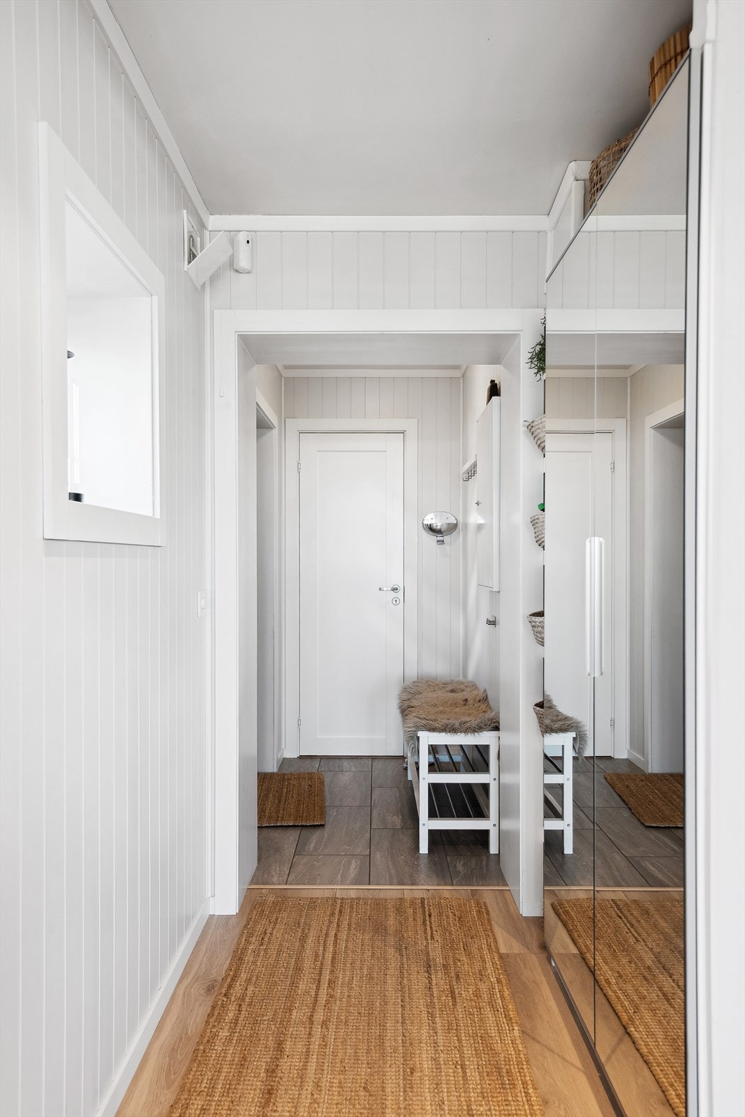Gang/entré med adkomst til toalettrom. Galleribilde