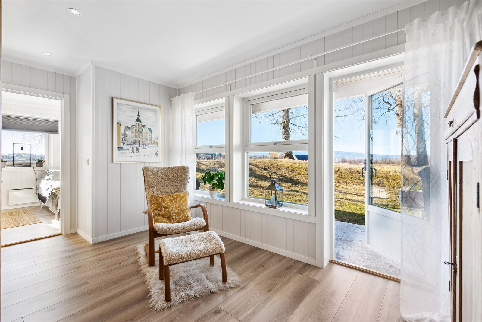 Stue 2 i egen sone hvor man har adkomst til boligens 3 soverom. Galleribilde
