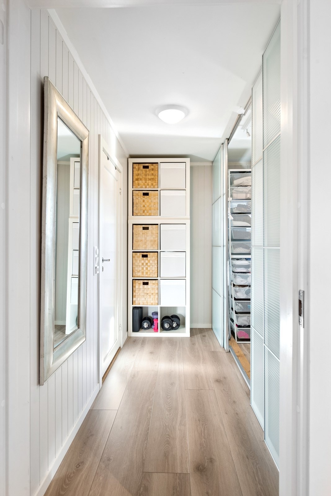 Gang med adkomst til baderom og garderobe. Galleribilde