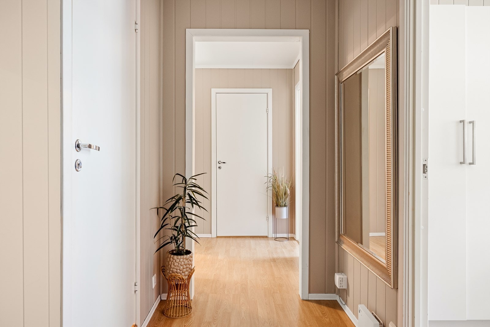 Vi begynner reisen i hjertet av boligen - nemlig stuen Galleribilde