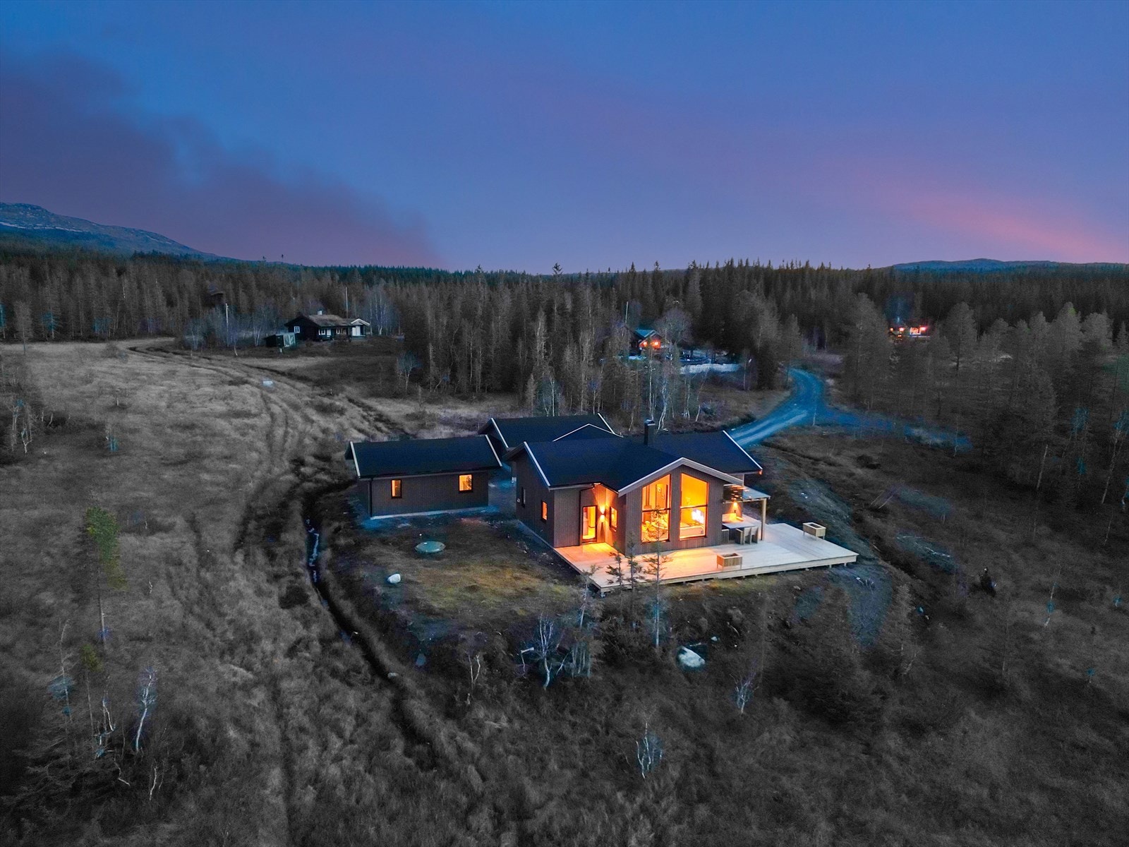 Eiendommen er utført i delikat og moderne stil med gjennomgående høy standard. Galleribilde