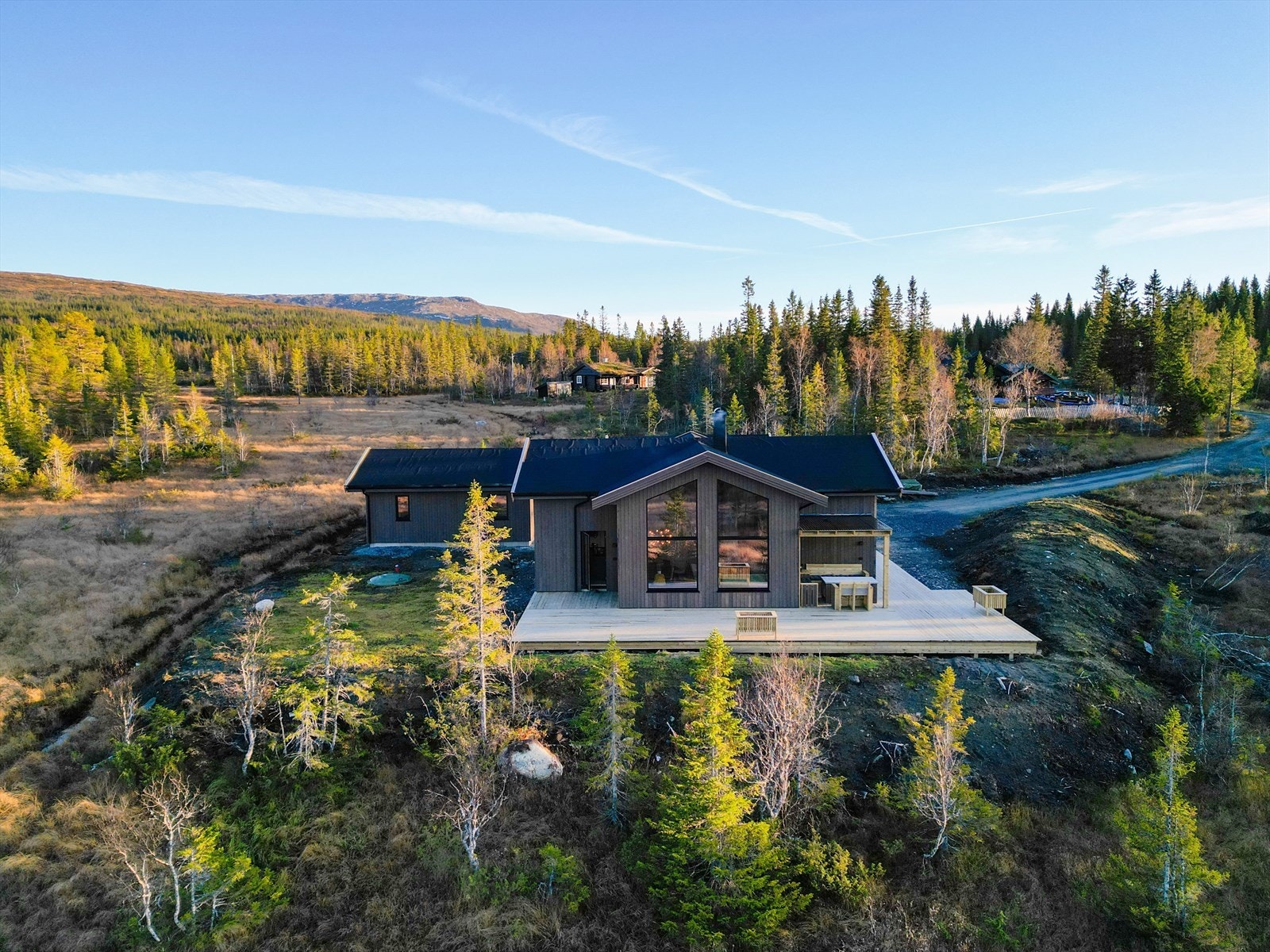 På markterrassen har man flere møbleringsmuligheter, og her får man solen fra morgen til kveld. Galleribilde