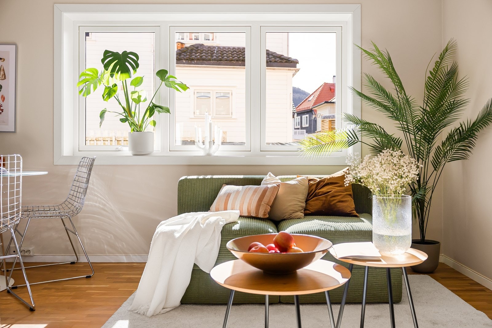 Stuen er målt til å være 26,3 m² og man har gode plass til å innrede etter eget ønske Galleribilde