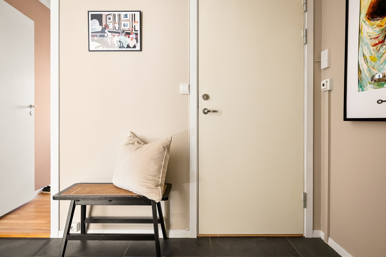 Selger opplyser at det elektriske anlegget med oppgradert med ny sikring i forbindelse med nytt kjøkken i 2023. Galleribilde