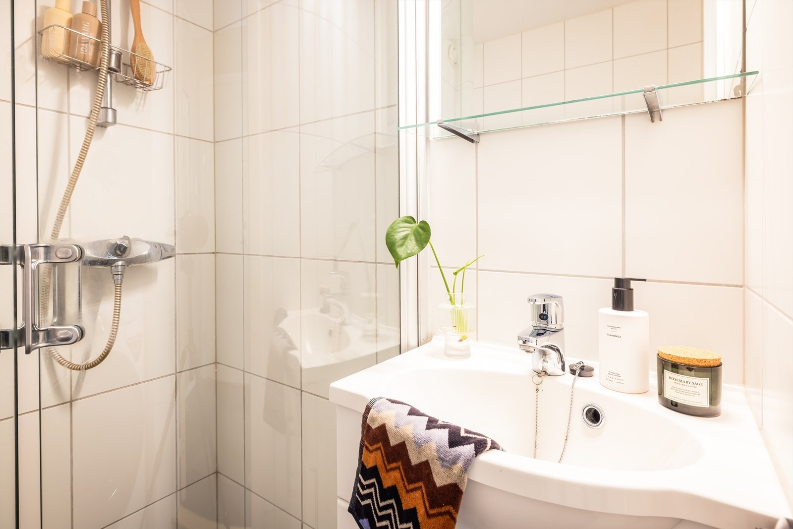 Helfliset bad med varmekabler i gulv. Galleribilde