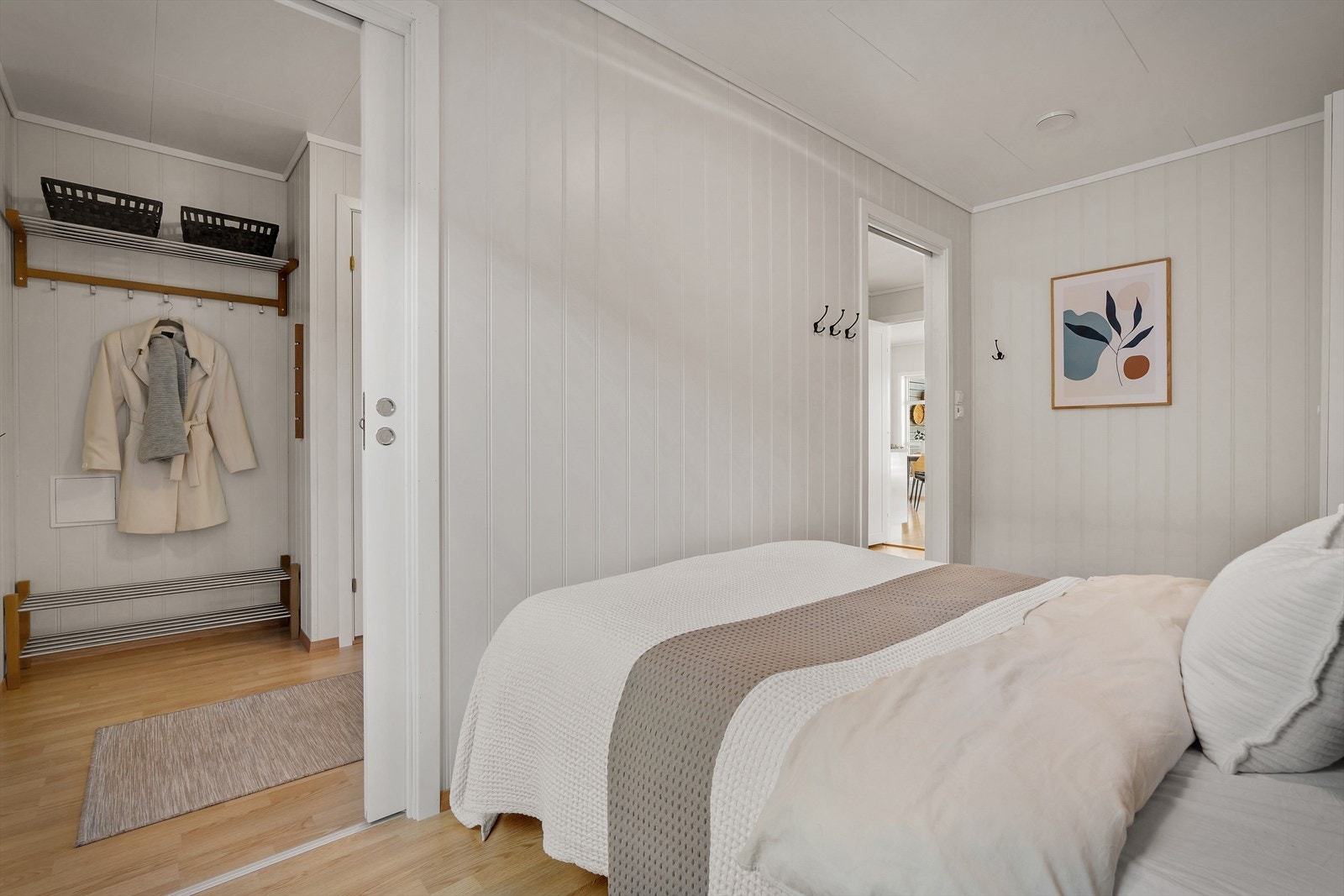 - Laila-løsning mot soverom (dør på hver side) som gjør at rommet oppleves luftig og åpent - Galleribilde