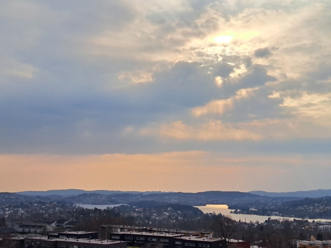 - Magisk utsikt fra Gamle Sædalsvegen, rett ovenfor busstoppet. Bildet tatt av selger - Galleribilde