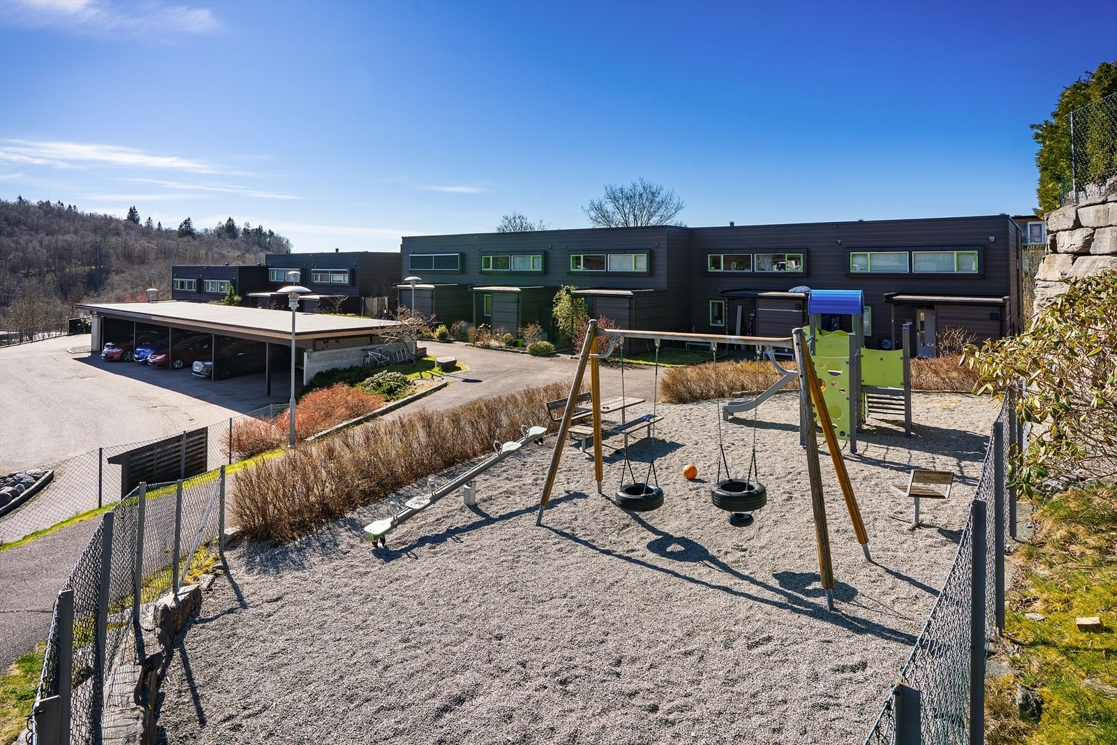 - For de yngste er det en koselig lekeplass hvor de kan leke og ha det gøy - Galleribilde