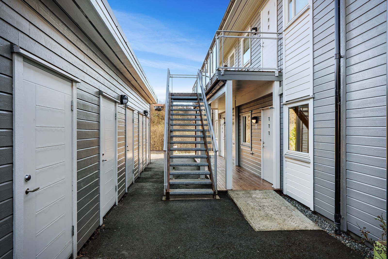 - Smart og lett tilgjengelig bodplass (5,2m²) - perfekt for sportsutstyr, barnevogn eller hageredskaper - Galleribilde