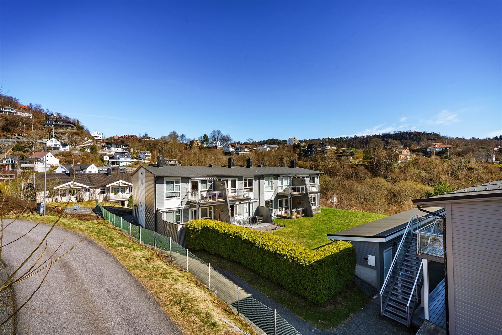 - Leiligheten har fast parkeringsplass med mulighet for ellbillader - Galleribilde