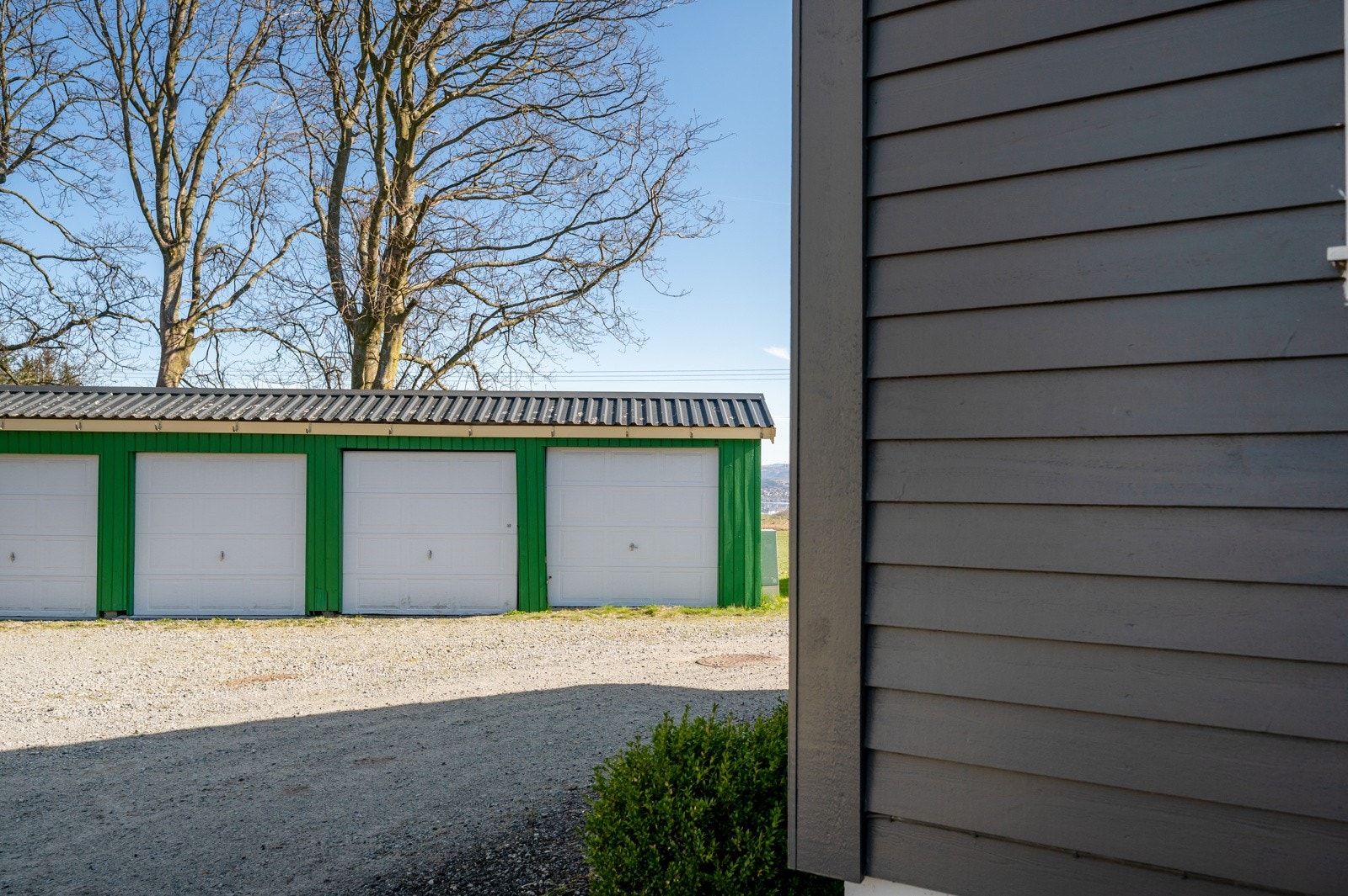 Boligen disponerer pr. i dag 16 m2 garasje i felles garasjeanlegg. Galleribilde