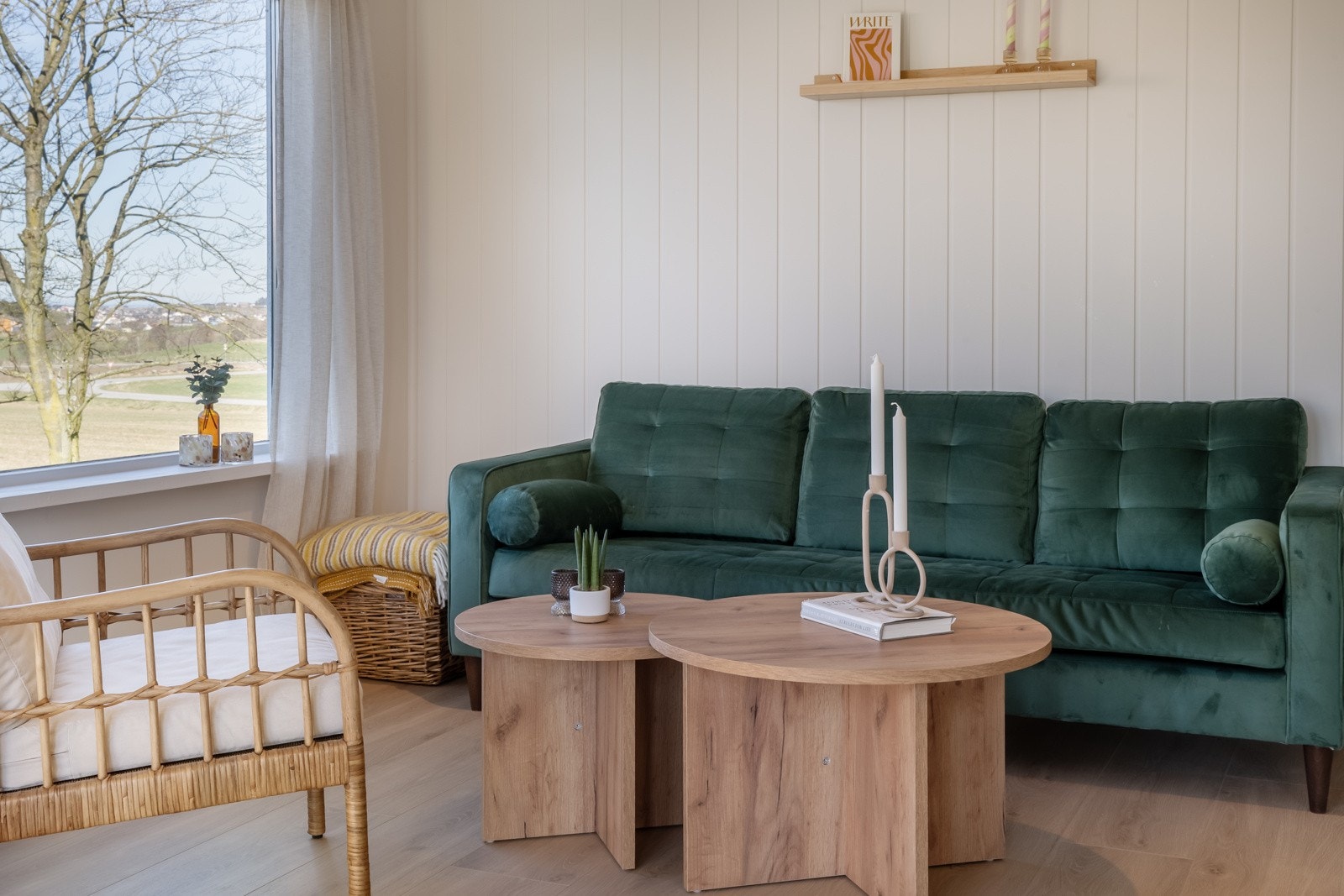 Boligens 1. etasje inneholder gang, bad, bod, stue, kjøkken, soverom. Galleribilde