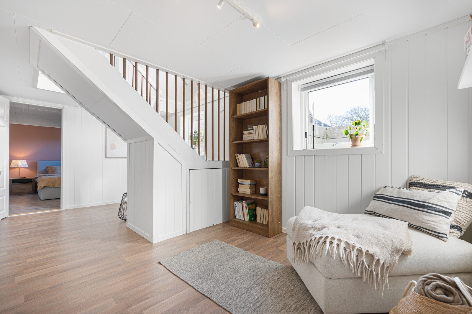 Kjelleren inneholder gang, bad/vaskerom, kjellerstue, 2 soverom. Galleribilde