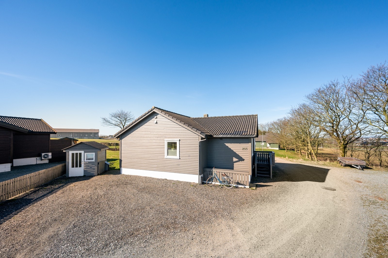 Biloppstillingsplasser på egen tomt. Galleribilde