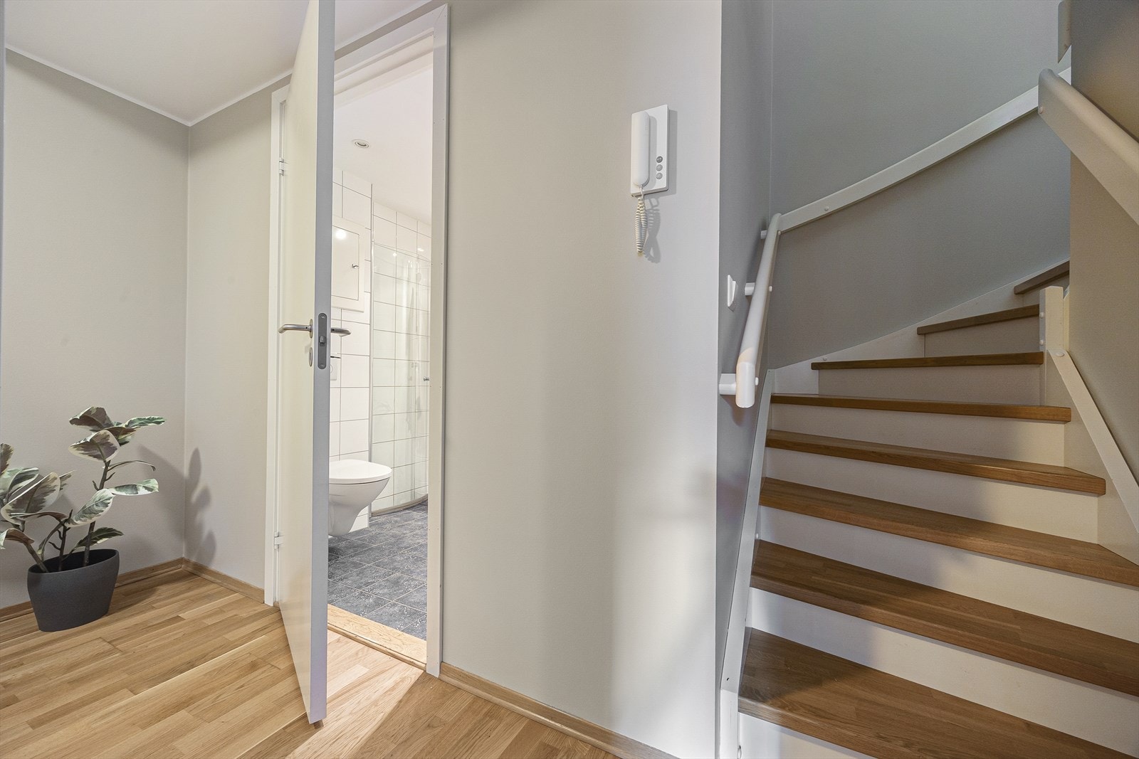 Trappen tar deg opp til leilighetens 2.etasje. Galleribilde
