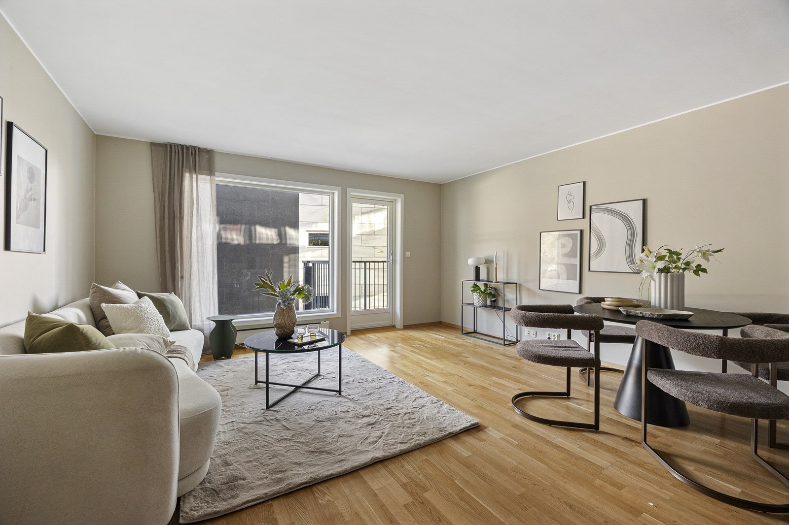 Leilighetens 2.etg måler 31,3 m² og har en åpen stue- og kjøkkenløsning. Galleribilde