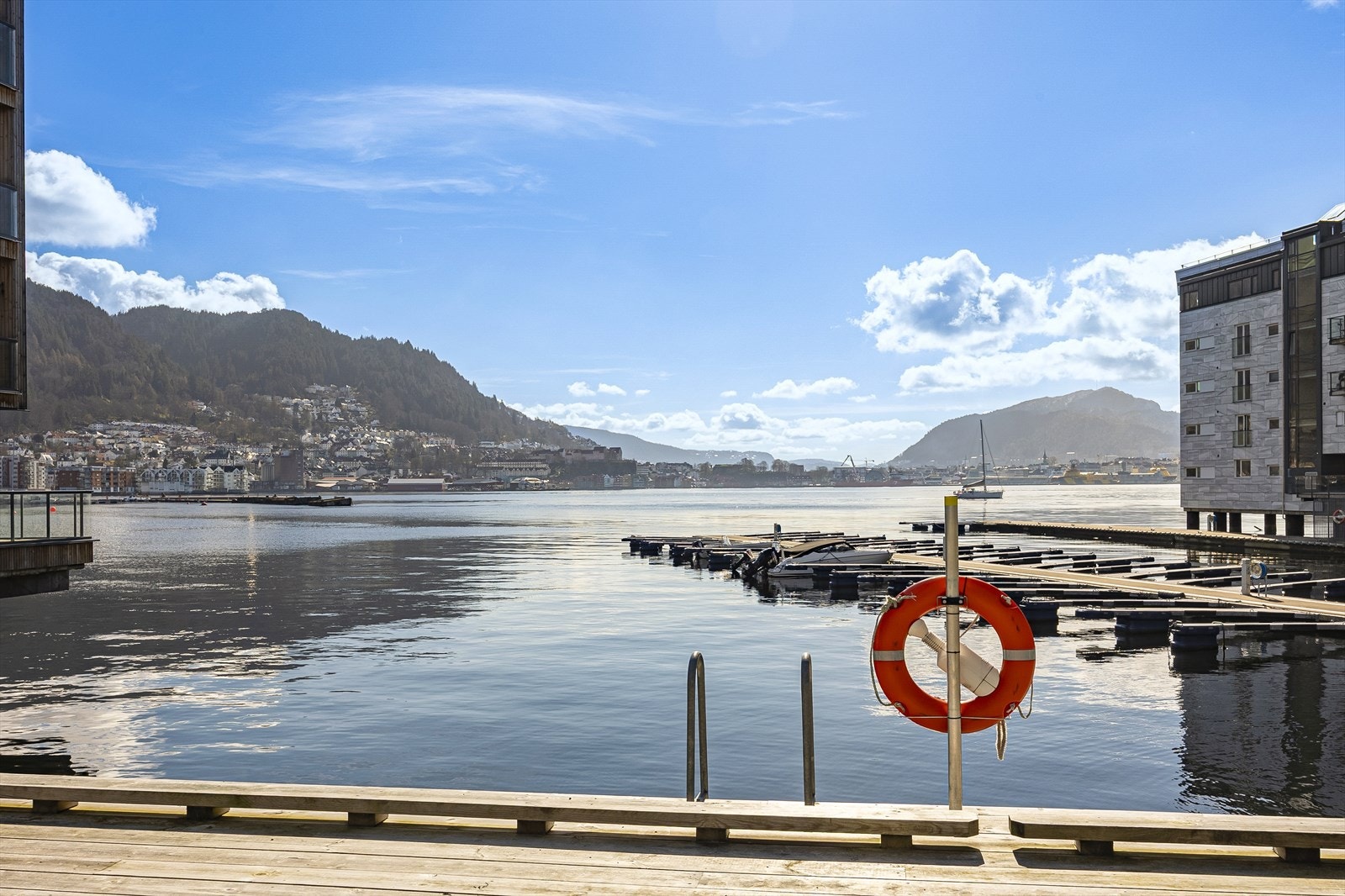 Her er det lagt til rette med stige for de som vil ta et spontant og deilig bad! Galleribilde