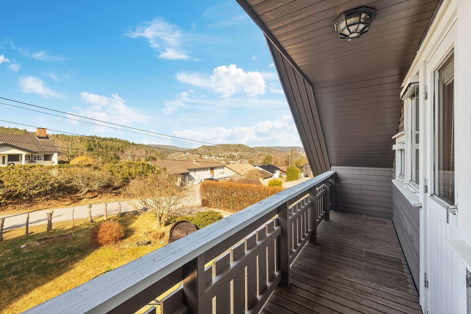 Overbygget balkong med utgang fra loftstue Galleribilde