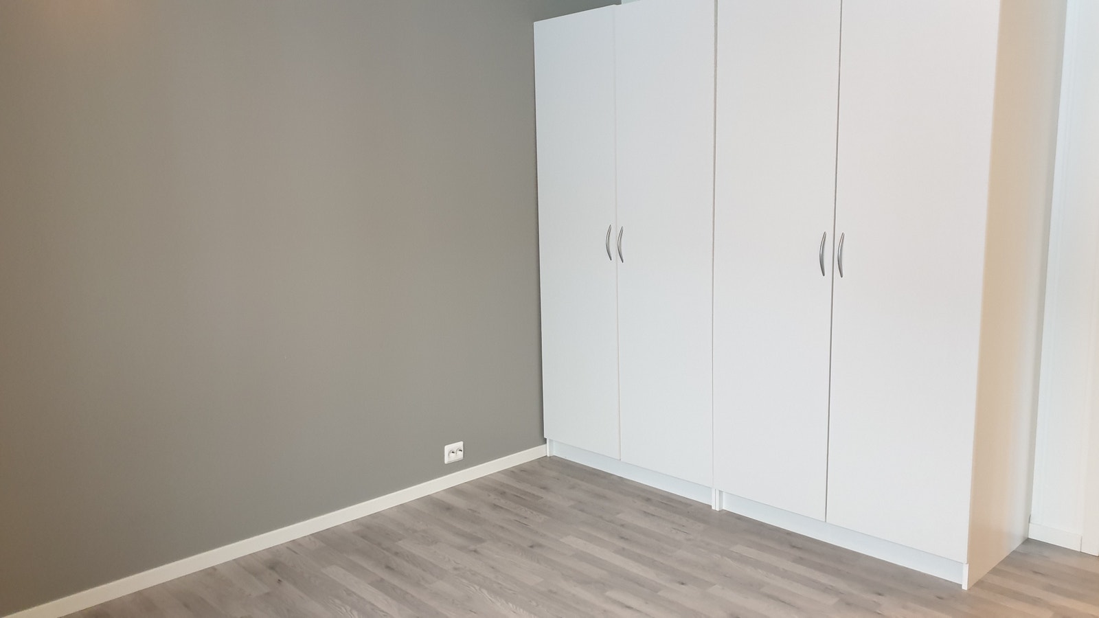 Garderobeskap i det største soverommet Galleribilde
