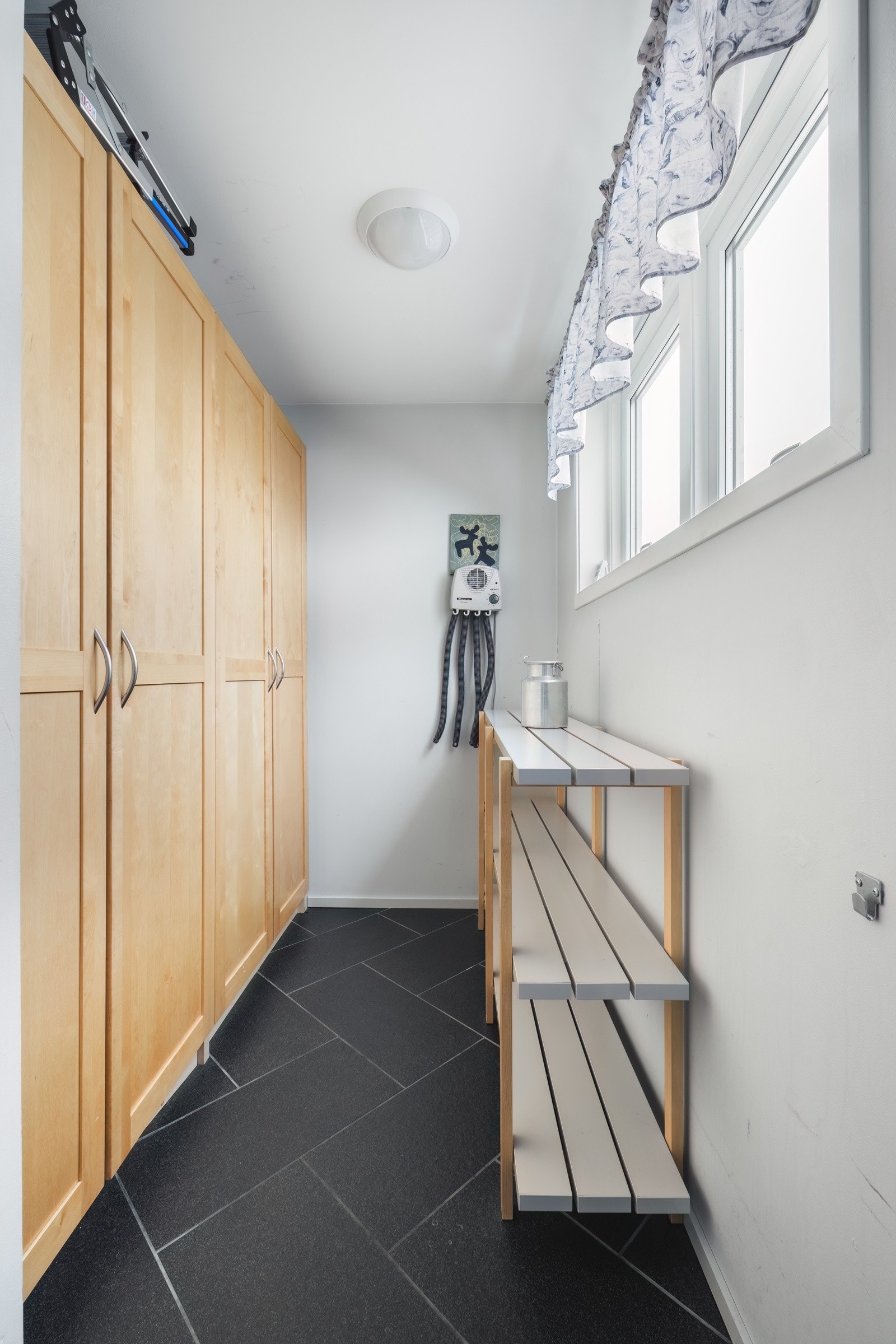 Entre med garderobe i tilknytning. Galleribilde