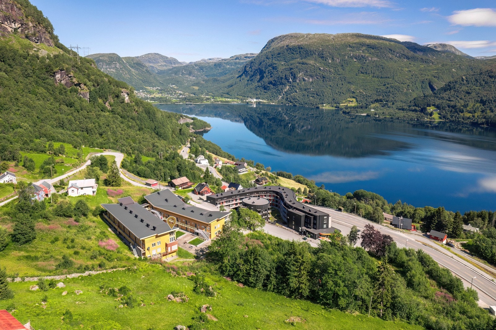 Utsikt til Røldalsvatnet. Galleribilde