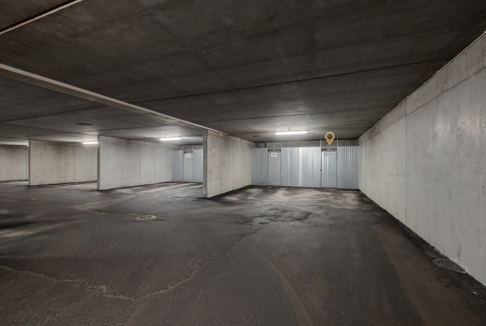 Garasjeplass. Galleribilde