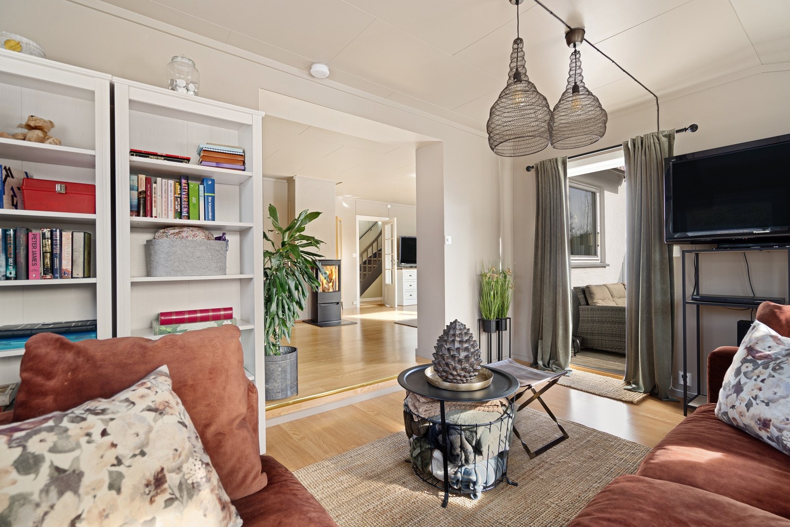 Fra ytterste stue er det også utgang til nydelig terrasse. Galleribilde