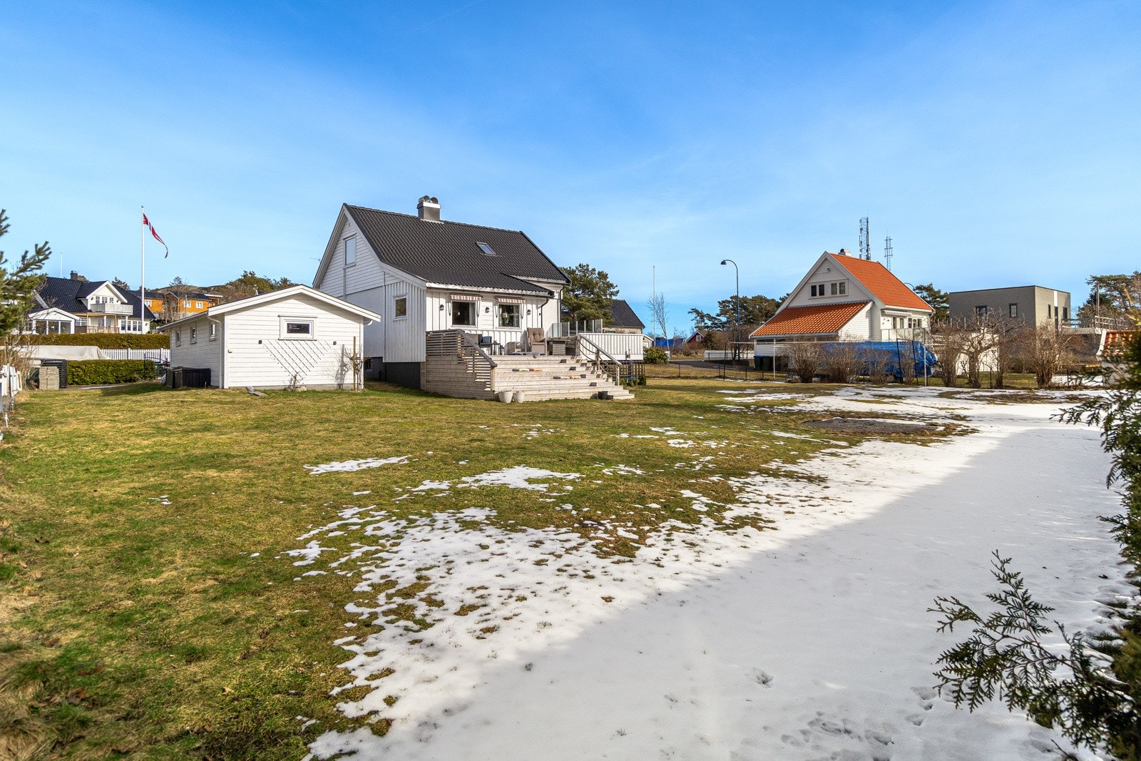 Den store tomten åpner for mange muligheter, og har et godt utviklingspotensiale. Galleribilde