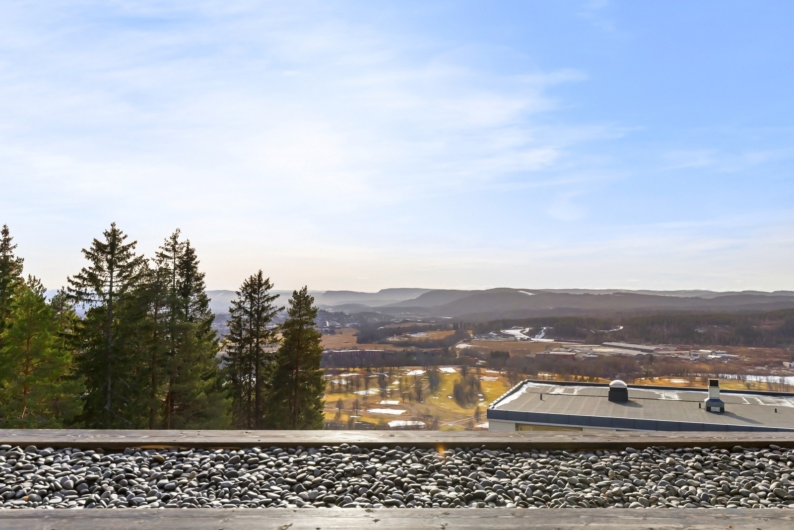 Flott utsikt over Bogstad golfbane og Bodstadvannet Galleribilde