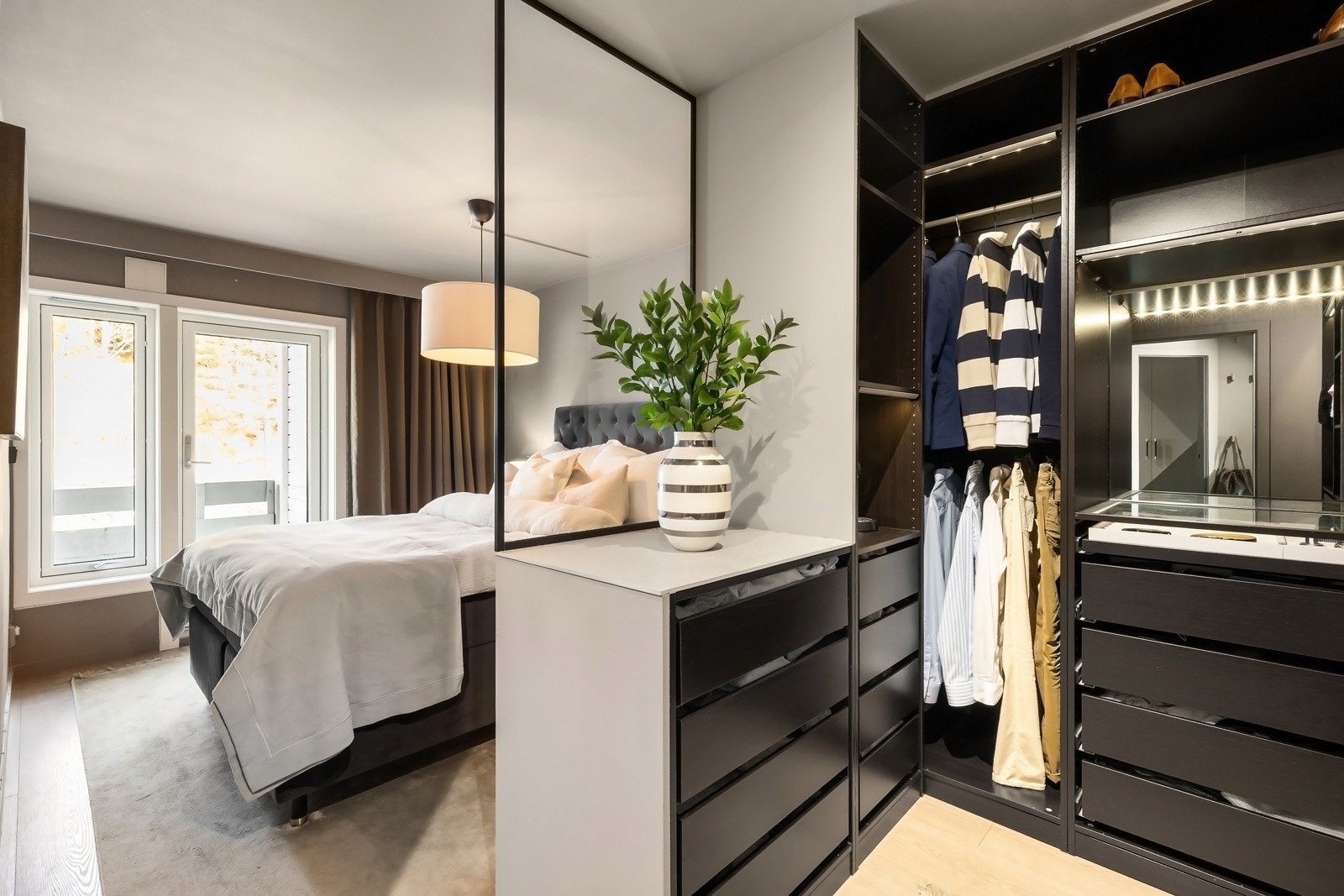 710garderobe Galleribilde