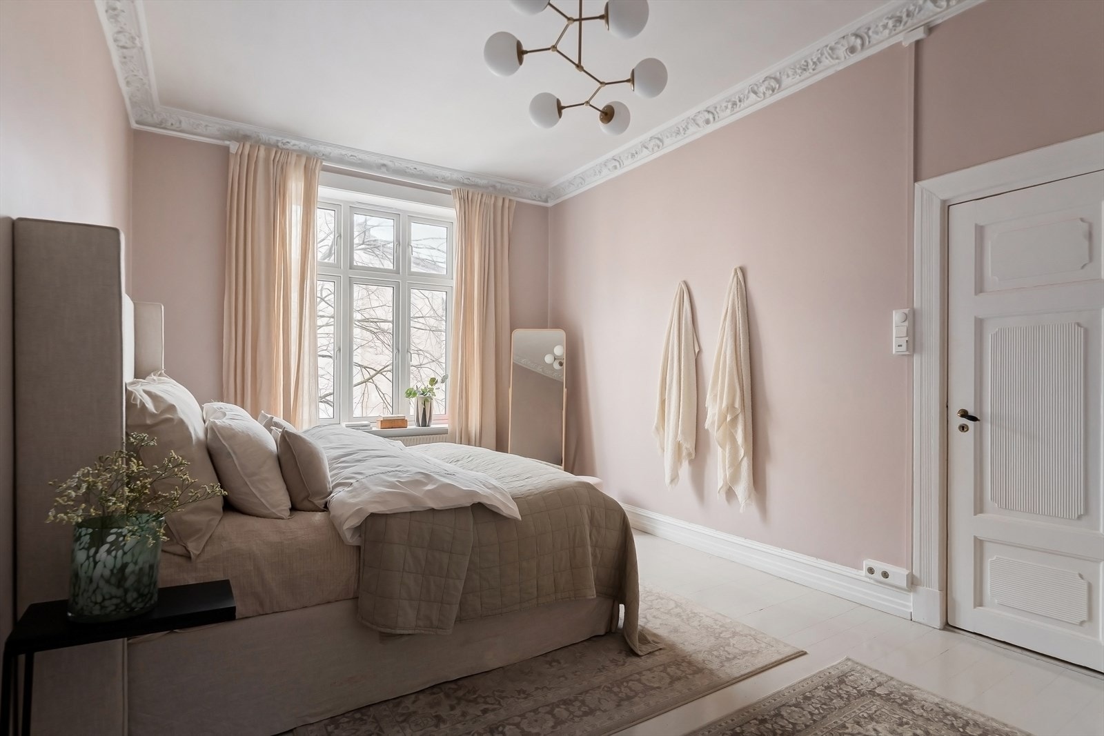 Fra soverommet har du videre adkomst til baderom Galleribilde