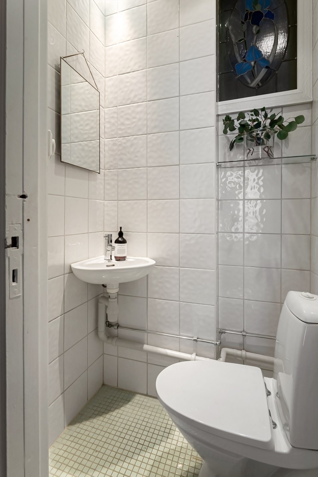 Flislagt toalettrom Galleribilde