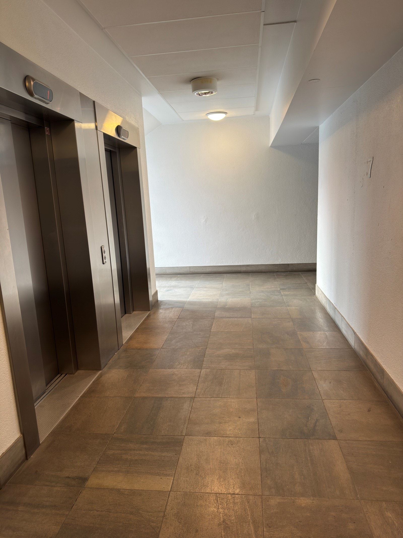 Det er heis i bygget, noe som gjør det praktsik å komme seg opp og ned fra 8.Etasje. Bilde: Selger Galleribilde