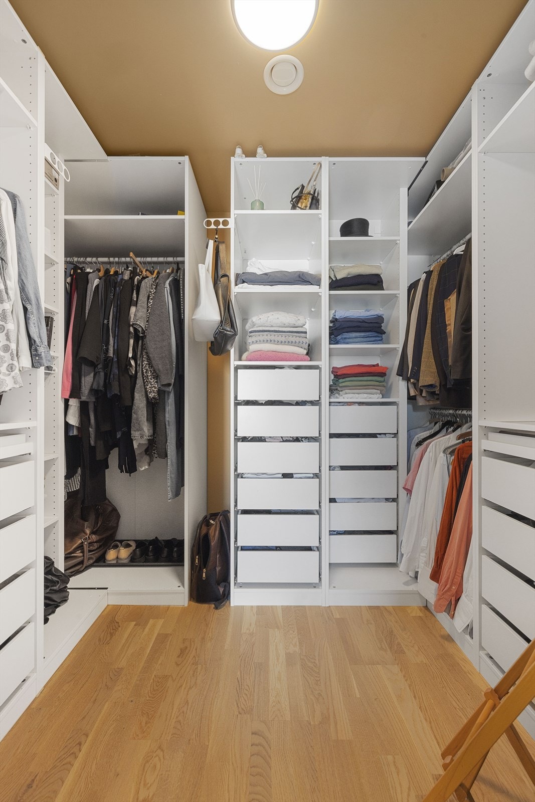 Walk in closet Galleribilde