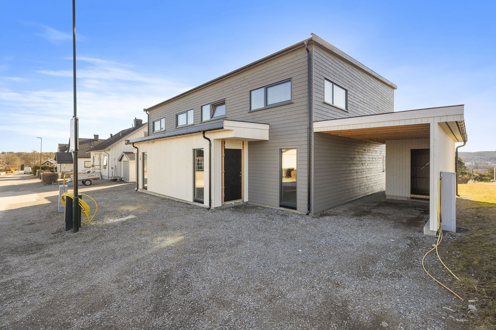 Boligen selges som et uinnredet råbygg, men er utvendig ferdigstilt - boligen selges etter avhendingsloven slik den står - Amundsen Bygg AS har stilt §12 garanti som videreføres til ny eier Galleribilde