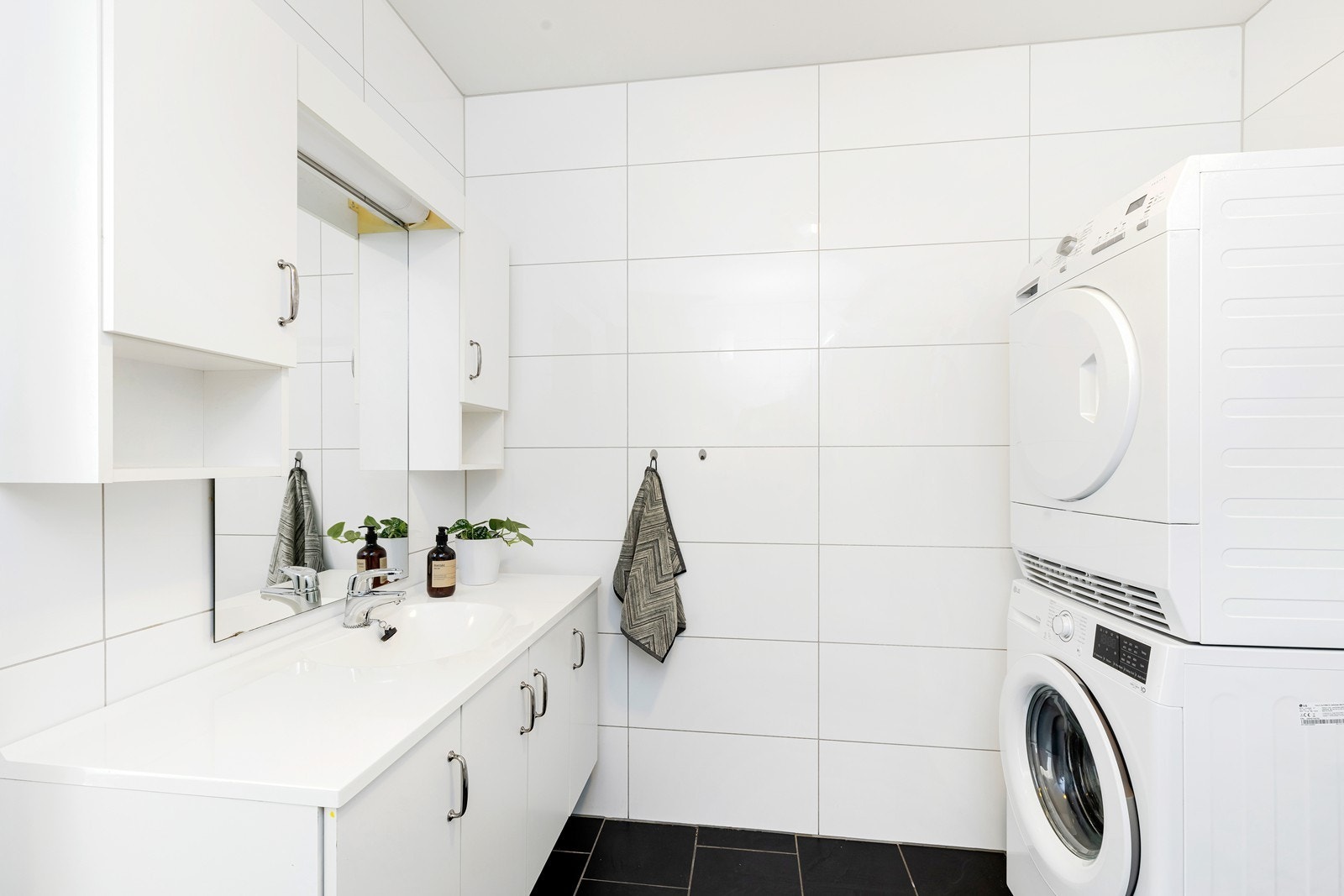 Servant på bad Galleribilde