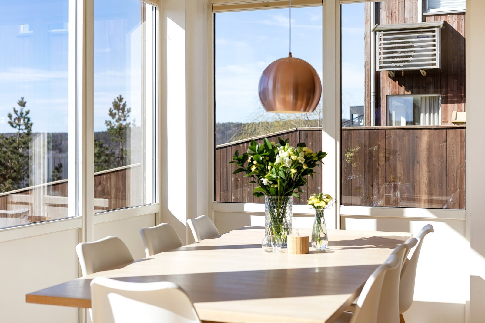 Her kan middager spises sammen med venner og familie Galleribilde