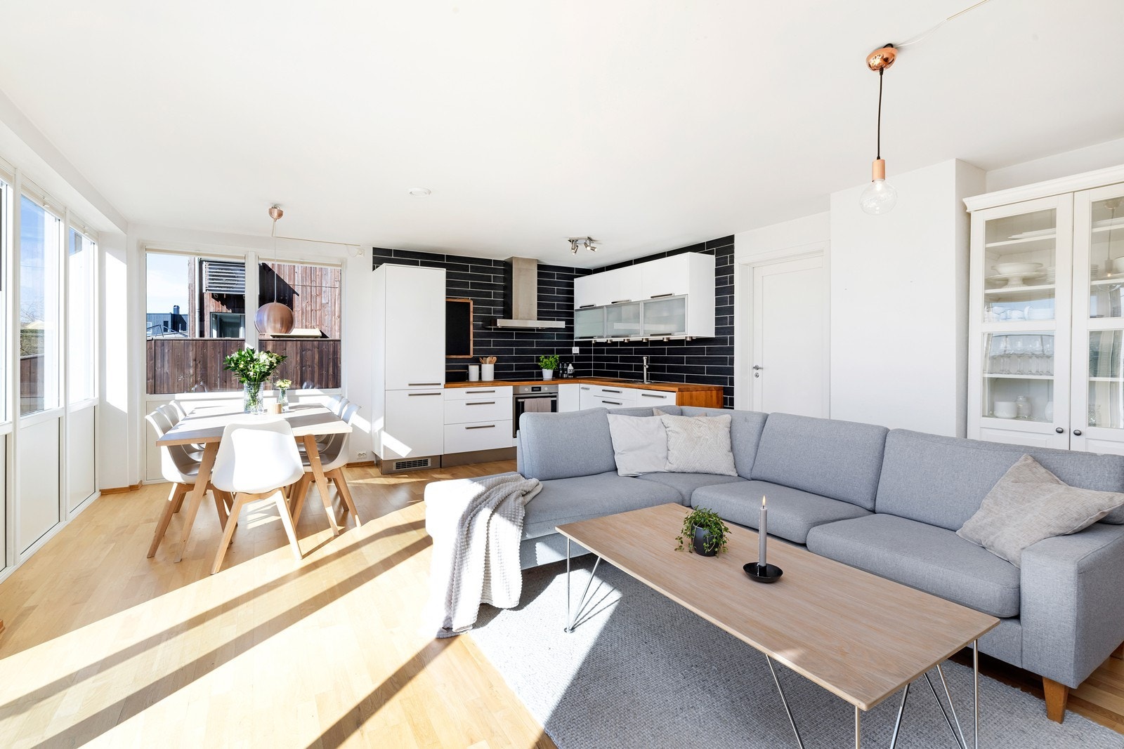 Fin og åpen stue Galleribilde