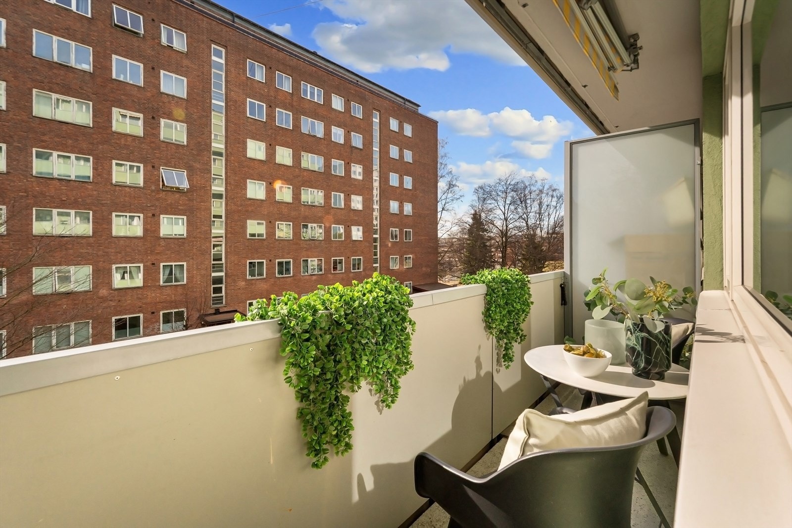 Balkongen er sydvestvendt og er på 4 kvm Galleribilde