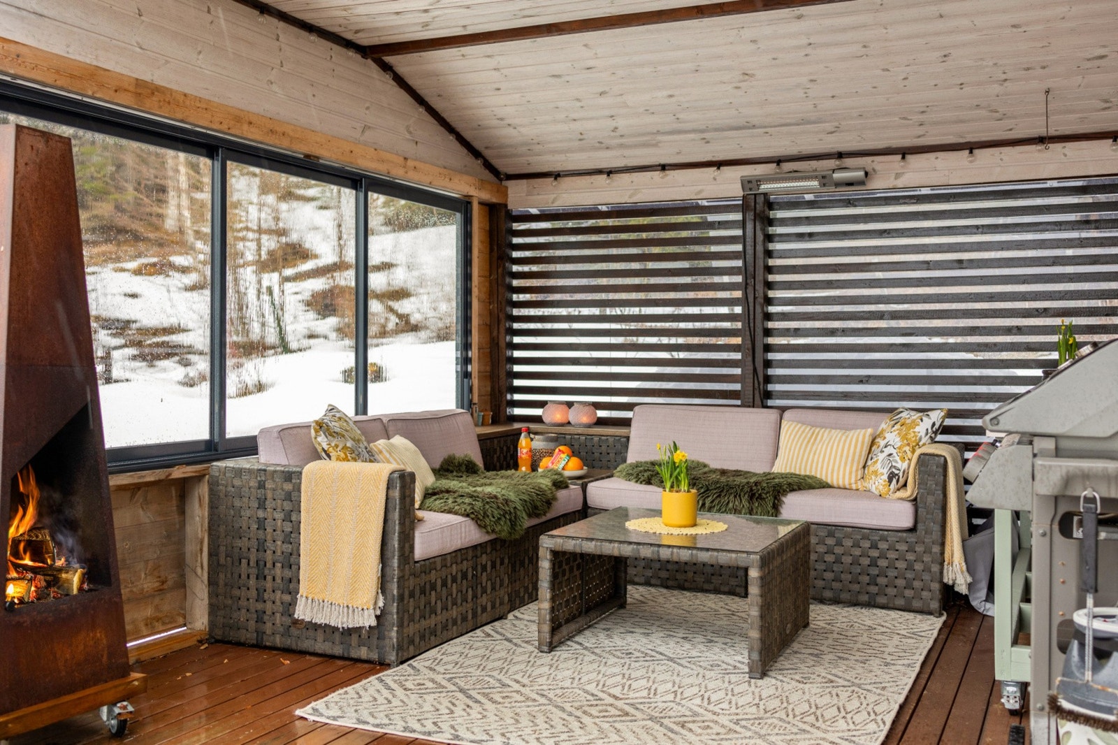 Vi beveger oss ut av stuen og inn i vinterhagen. Dette er et sted du garantert vil komme til å sette pris på, sommer som vinter. Galleribilde