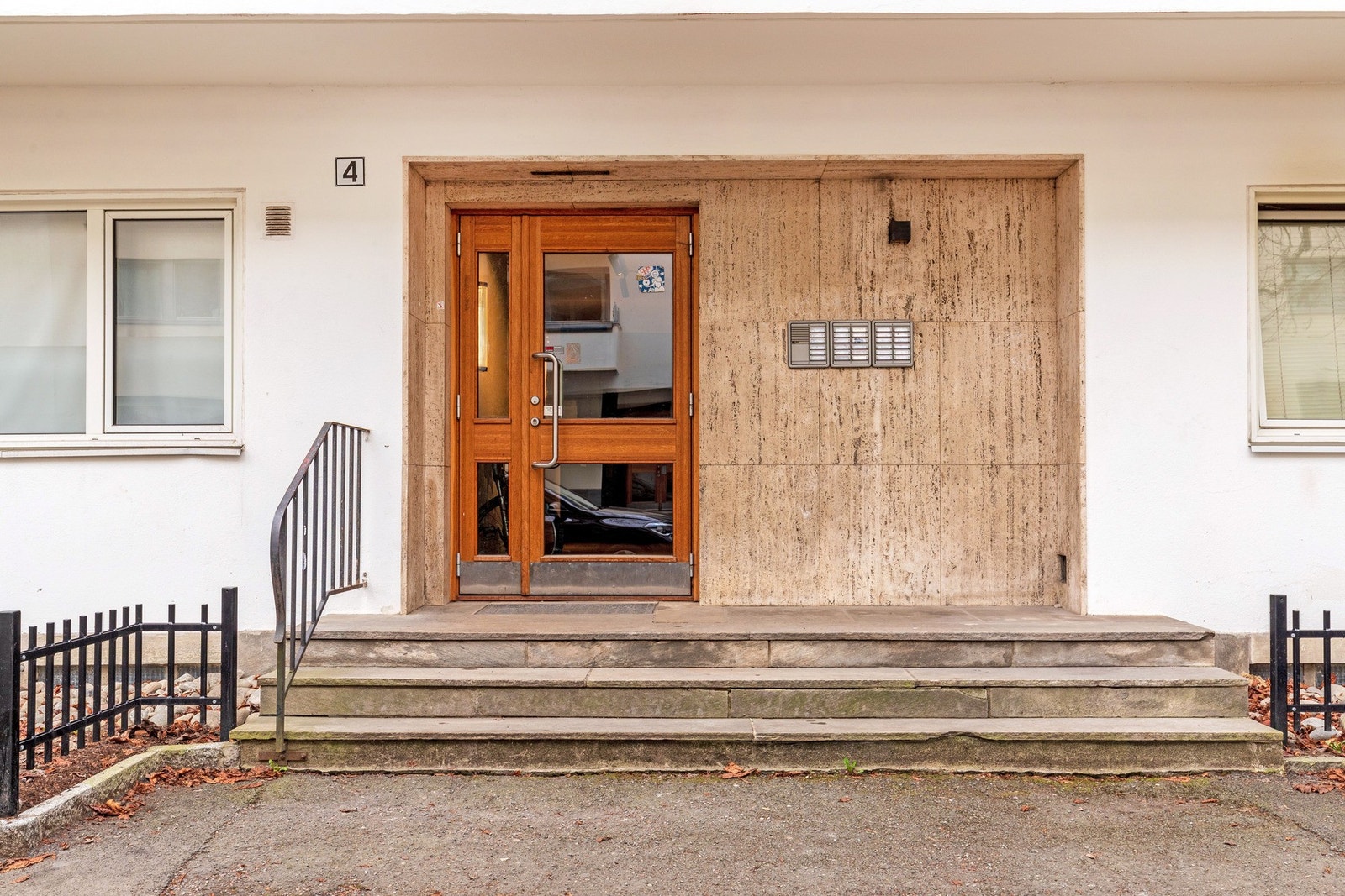 Inngangsparti. Galleribilde